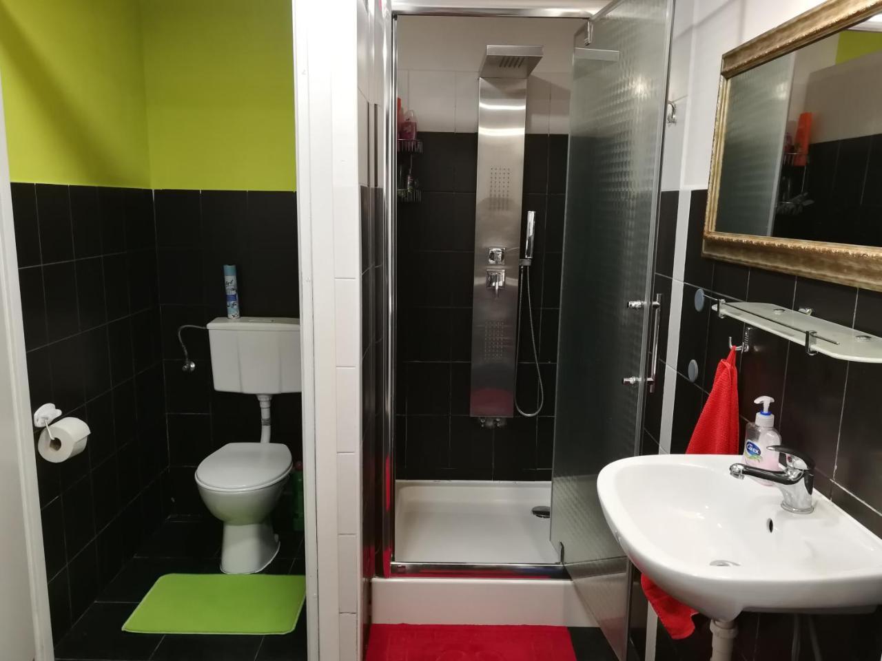 كراكوفيا Cosy Dungeon Double Room With Ac المظهر الخارجي الصورة