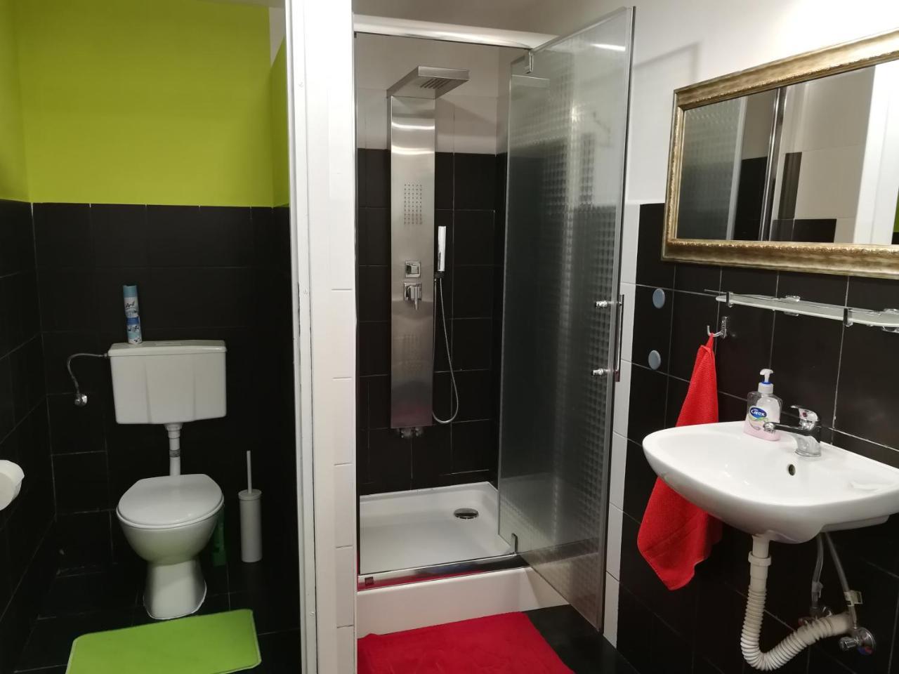 كراكوفيا Cosy Dungeon Double Room With Ac المظهر الخارجي الصورة